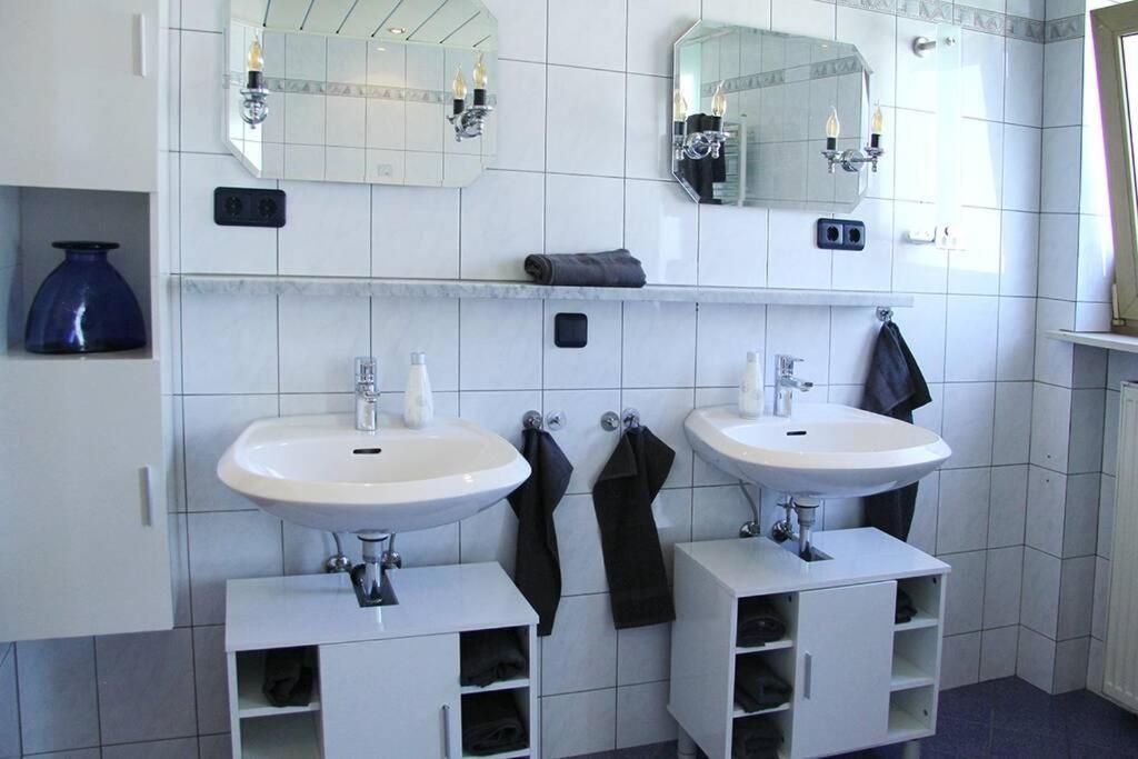 Schöne helle Ferienwohnung in Waldnähe Berching Exterior foto