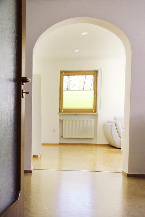 Schöne helle Ferienwohnung in Waldnähe Berching Exterior foto