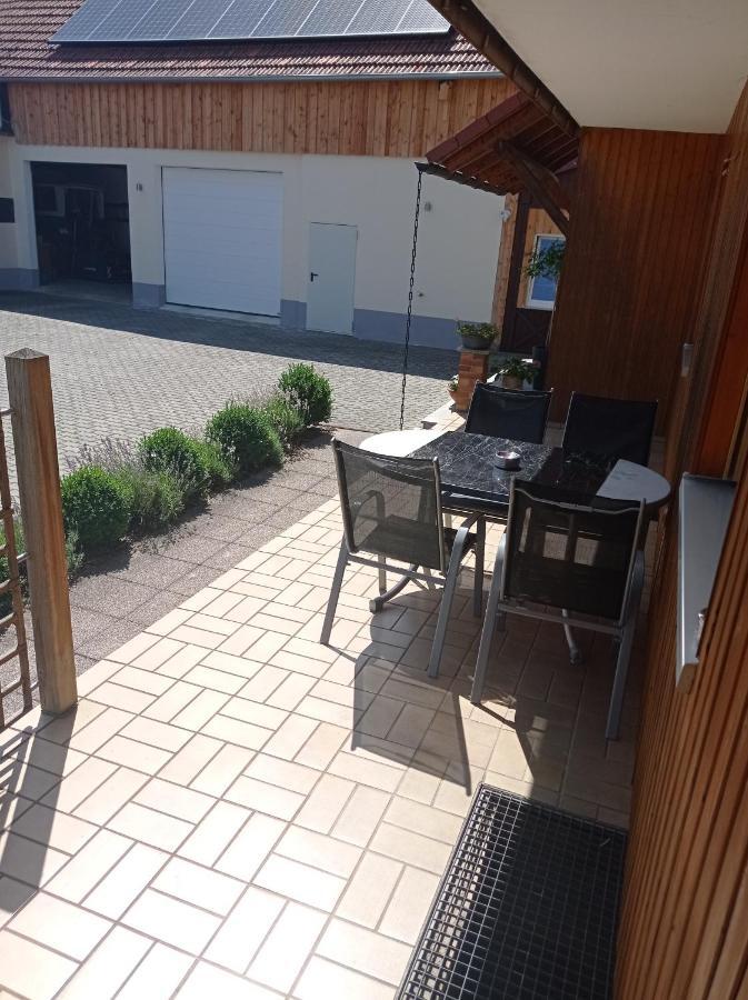 Schöne helle Ferienwohnung in Waldnähe Berching Exterior foto