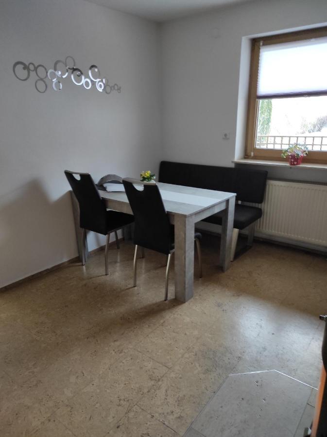 Schöne helle Ferienwohnung in Waldnähe Berching Exterior foto
