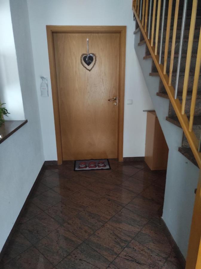 Schöne helle Ferienwohnung in Waldnähe Berching Exterior foto